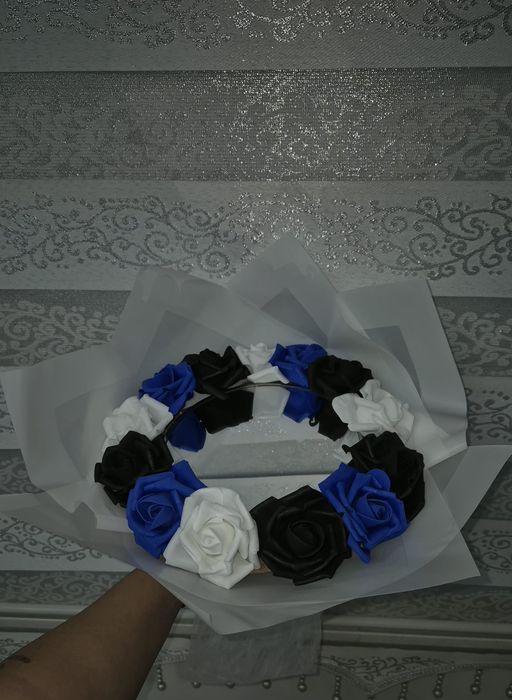 Ръчно изработени рози от сатен и фоам