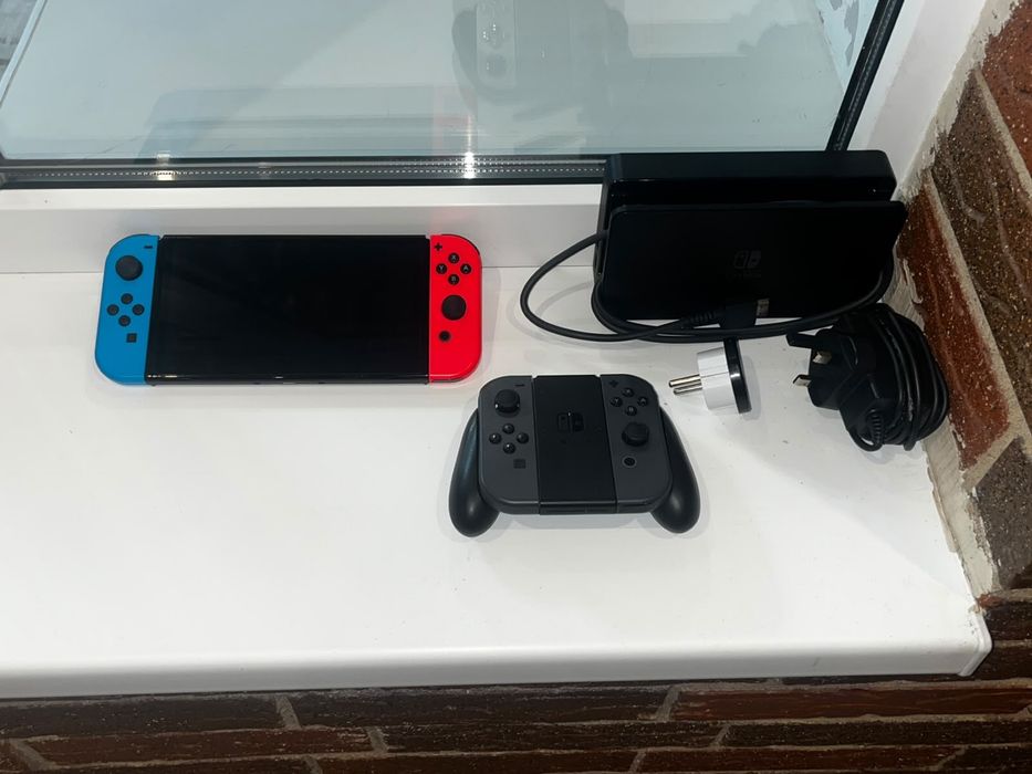 Nintendo Switch oled с rayman legens, hogwars legacy+2 джойкона