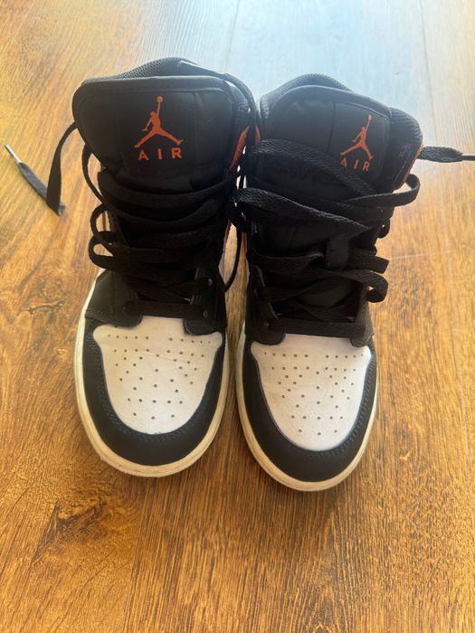 Ghete sport Nike Jordan 1 Mid