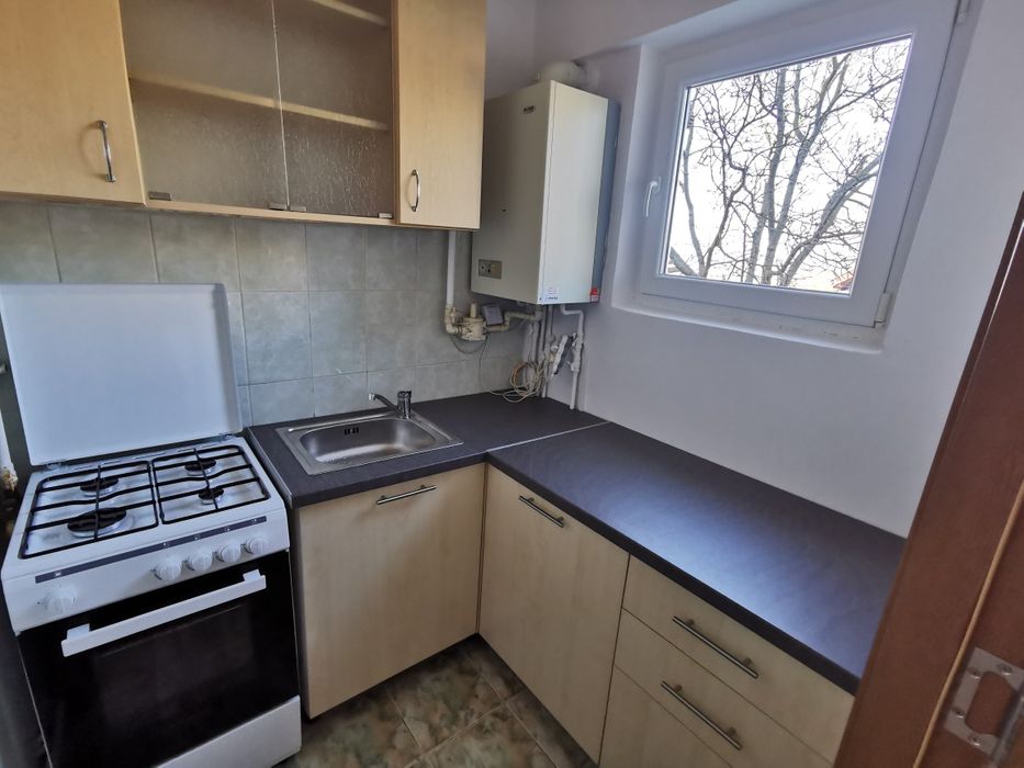 Închiriez garsoniera