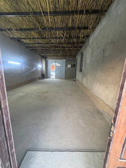 Шошилинч ховли уй сотилади.