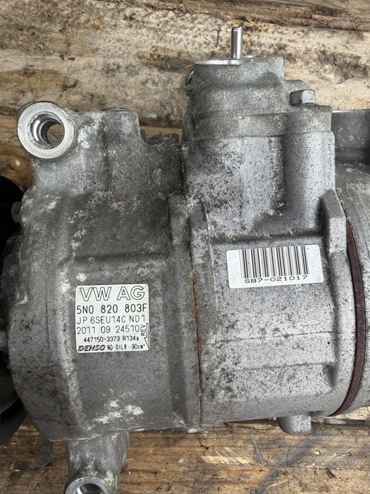 Оригинален компресор климатик 5N0820803F Denso 6SEU14C за VW Golf Passat Audi Skoda