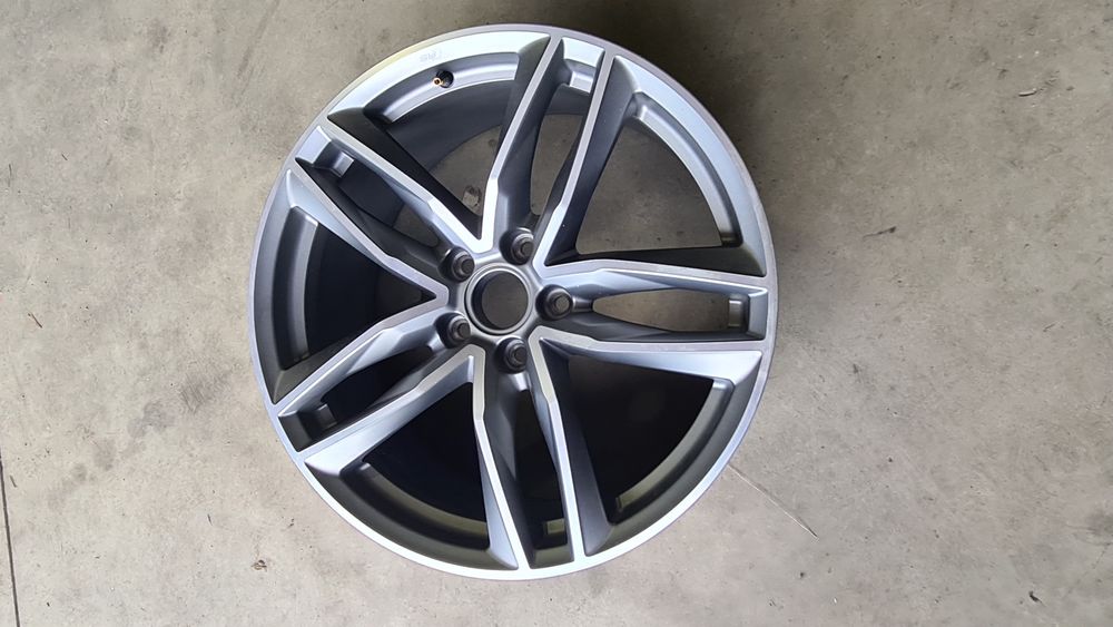 Janta aliaj audi TT RS pe 19 E-9.0Jx19H2 ET52 cod 8S0601025R Titan