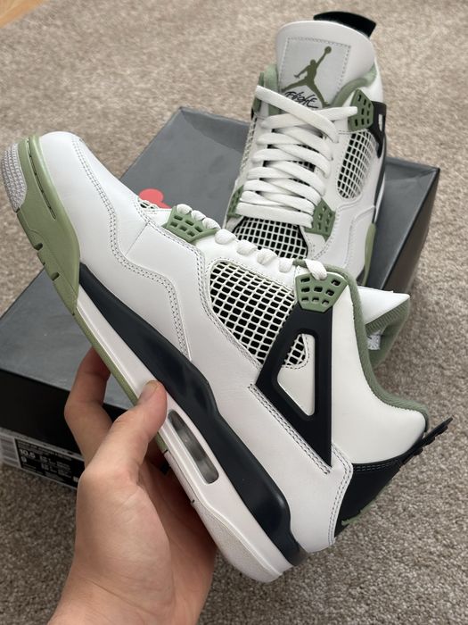 Jordan 4 olive 41 / 42.5 full box