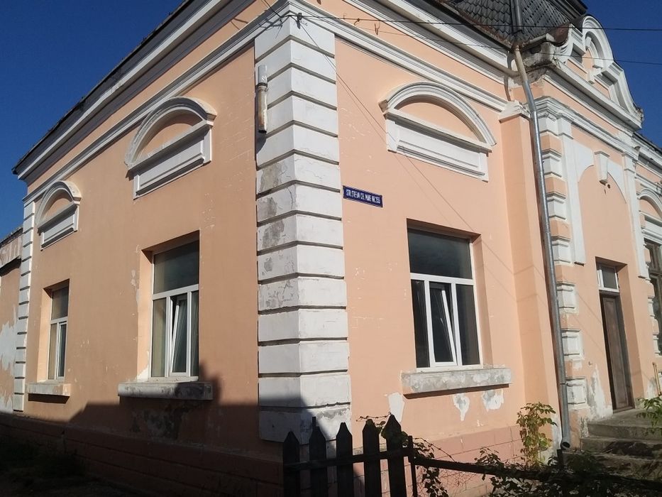 Casa de vanzare in orasul Roman,.JUDETUL Neamt.