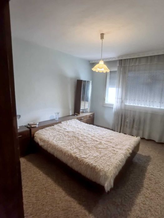 широк център -  тристаен