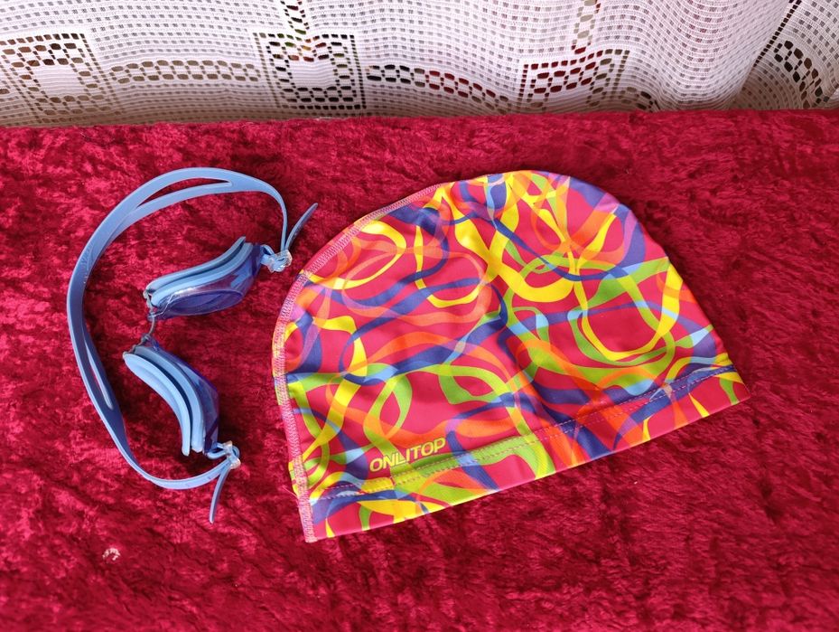 Очки и шапочка для плавания , бассейна