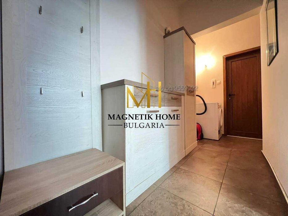 Брилянтен двустаен апартамент с паркомясто на метри от морската