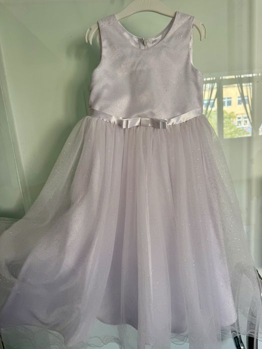 Детска официална бяла рокля с блестящ тюл