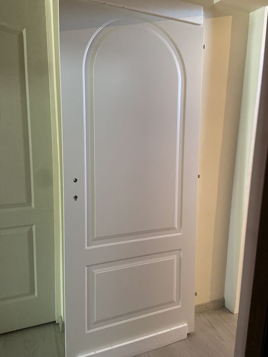 Vând 14 Usi din lemn de brad cu mdf