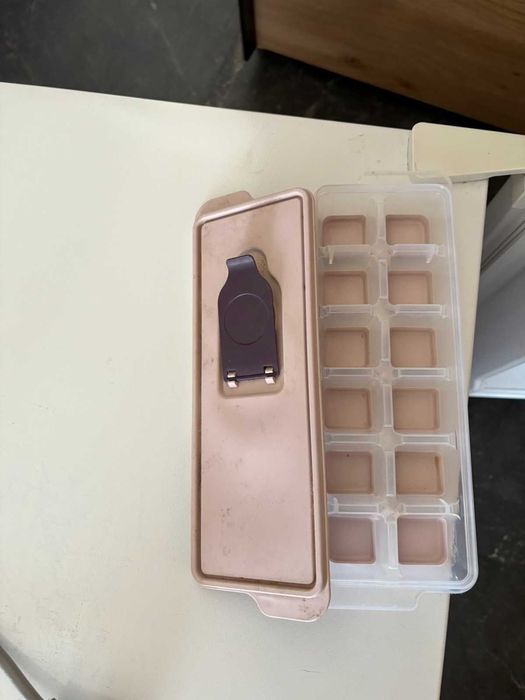 CROWN малък хладилник