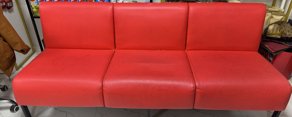 Диван за 10000тг срочно для офиса магазина и домой тоже можно.
