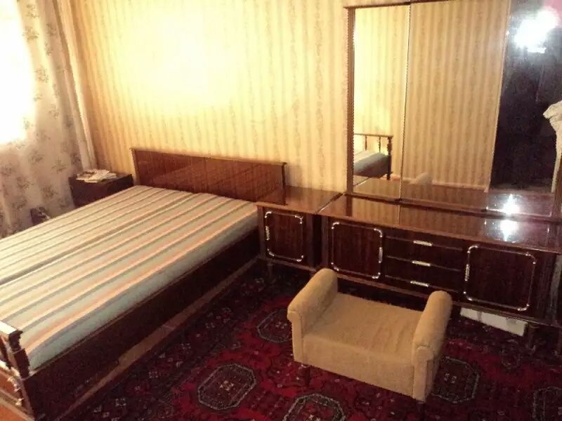 Спальный гарнитурНОВЫЙ ЗАПЕЧАТАНЫЙ В КОРОБКАХкрасное дерево пр РУМЫНИЯ