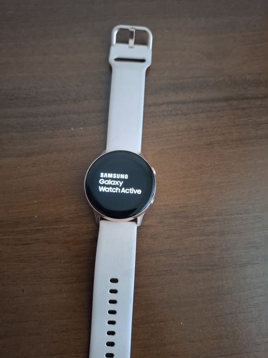 Часы Samsung Watch Active