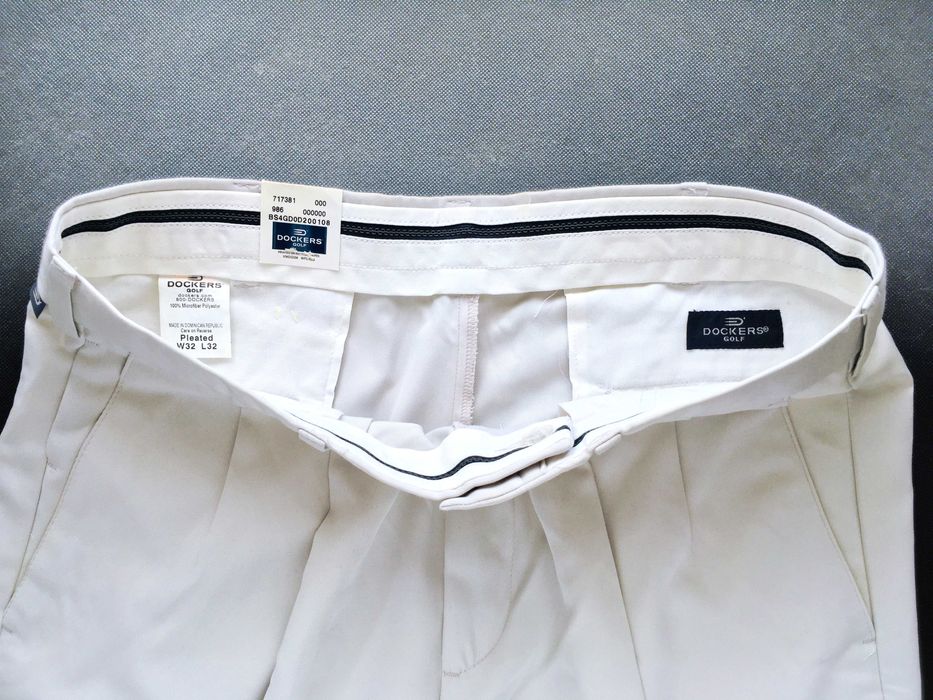 VINTAGE 2005 DOCKERS® Golf by LEVI'S® Pleated Trousers — W32 L32