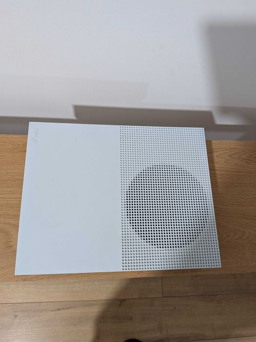 XBOX One S 1TB in stare excelenta
