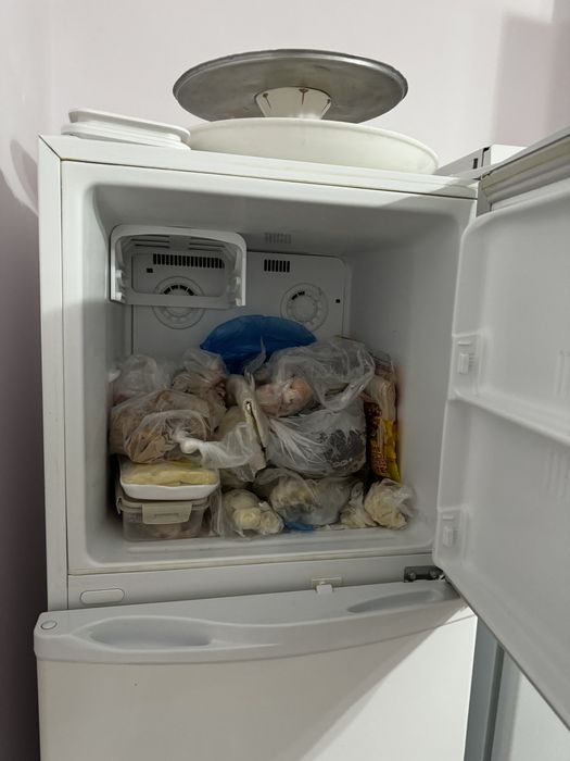 Продам холодильники бирюса и LG