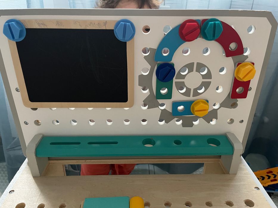 Дървена детска работна маса