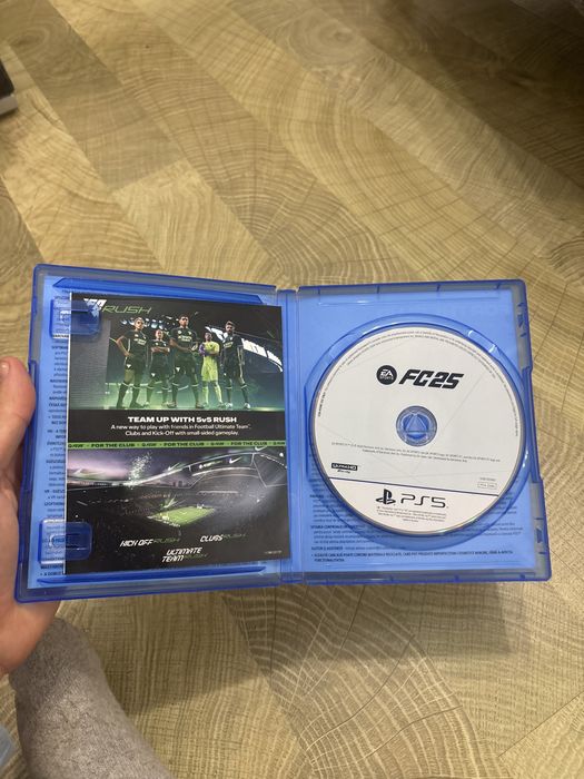 Vand FC 25 in stare impecabila