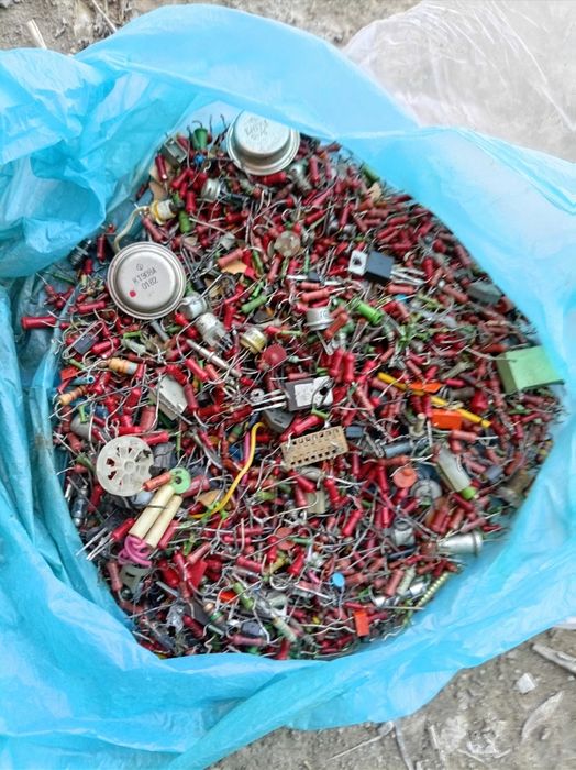 Прадам сотывые телефоны на запчасти