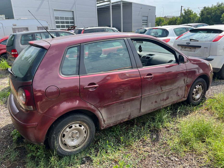Dezmembrez VW Volkswagen Polo 9N facelift 1,4 benzina visiniu 2007