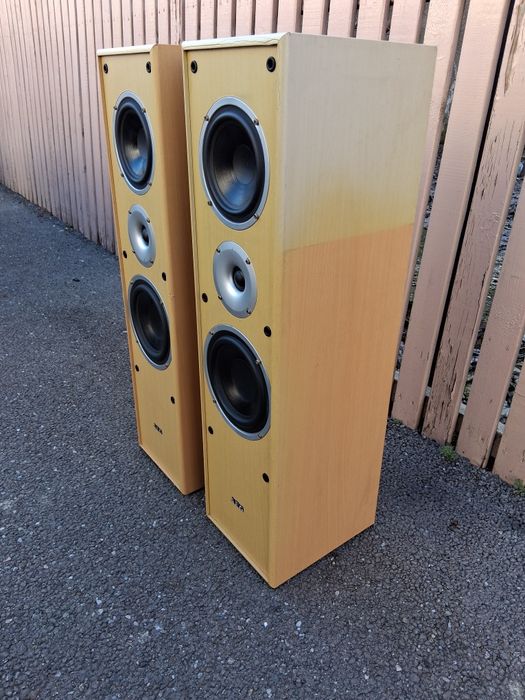 Boxe si statie stereo...toate puternice