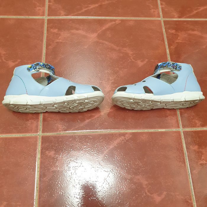 Vand sandale de piele