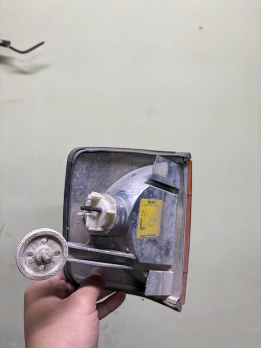 Продам Фар на Мерседес 190 W201 оригинал