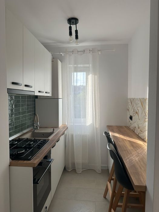 Inchiriez apartament