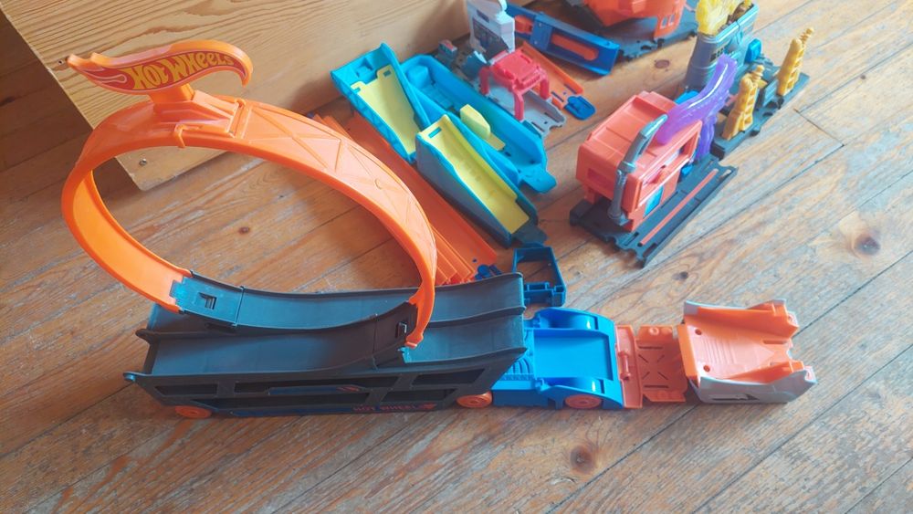 Hot wheels  играчки