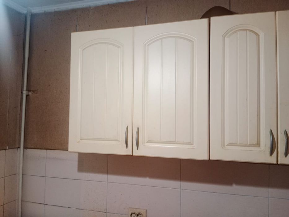 Диваны, шкафы куханные, столы, двери