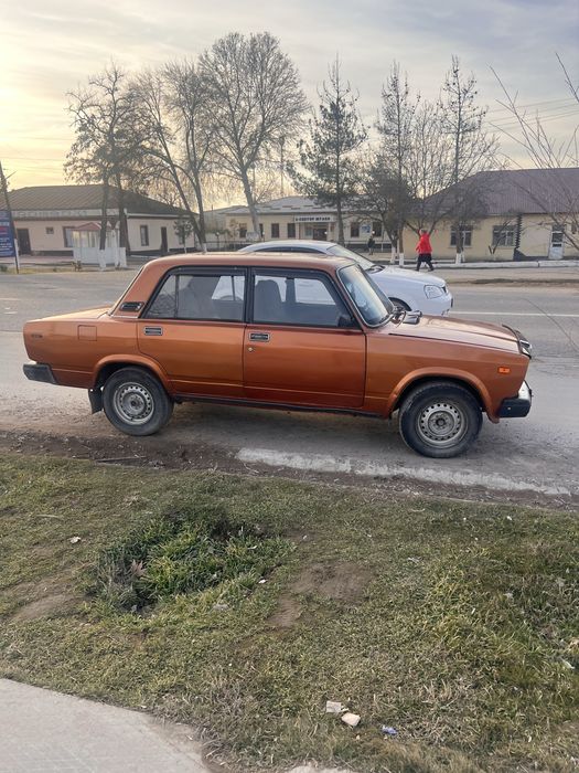 Vaz 21 07 rangi sariq benzinda yuradi yurishi yaxshi