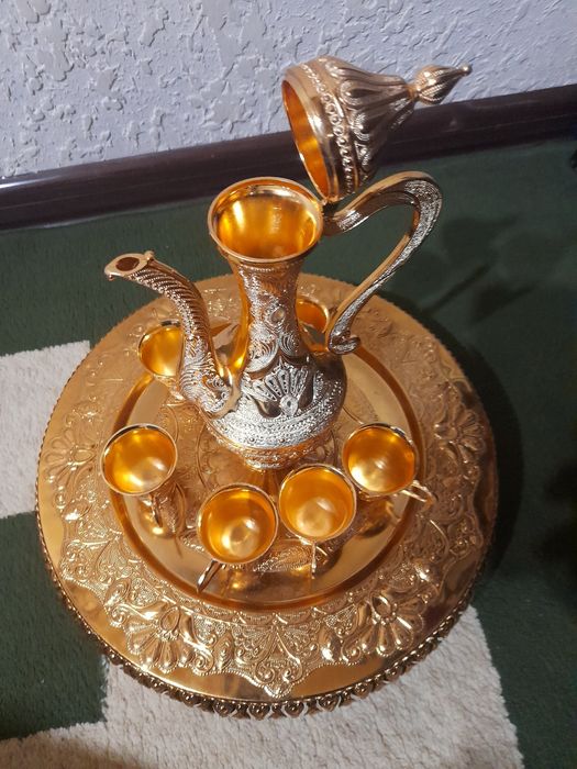 Кувшин с рюмками