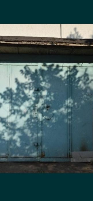 Гараж и помещение в г.Шымкент, Каратауский р-н,  мкр.Бозарык 2