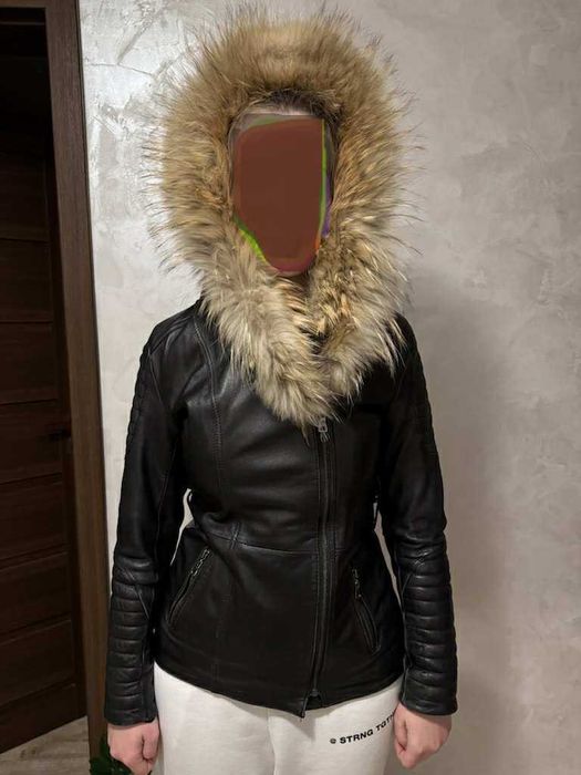 Дамско кожено яке от естествена кожа с богата качулка от лисица