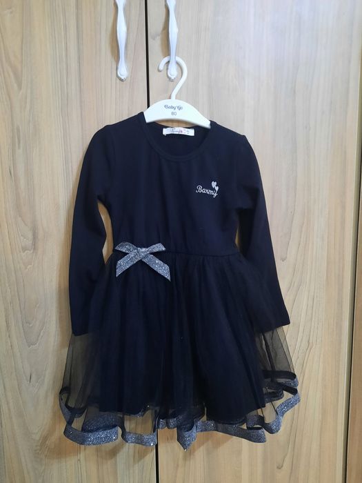 Продам наряды на девочку 3-4 года