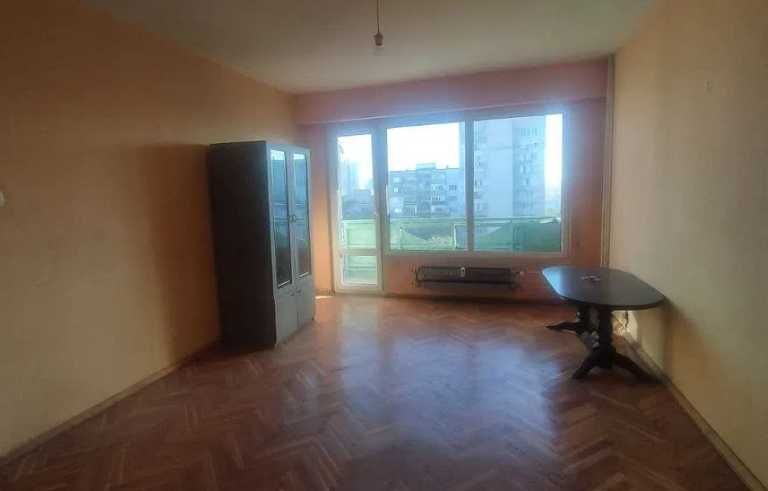 Тристаен среден източен апартамент в квартал Младост 1-Касабова