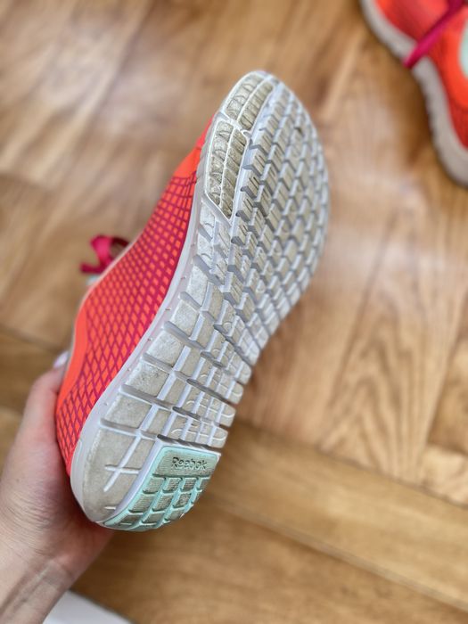 Кроссовки страдивариус