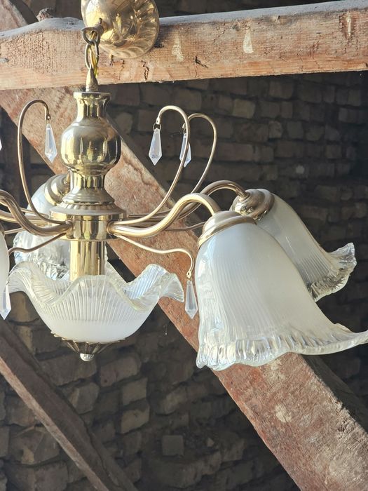 Люстра в хорошем состоянии