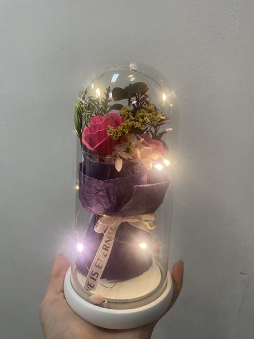 Декоративни букети и подаръчни кутии от сапунени рози