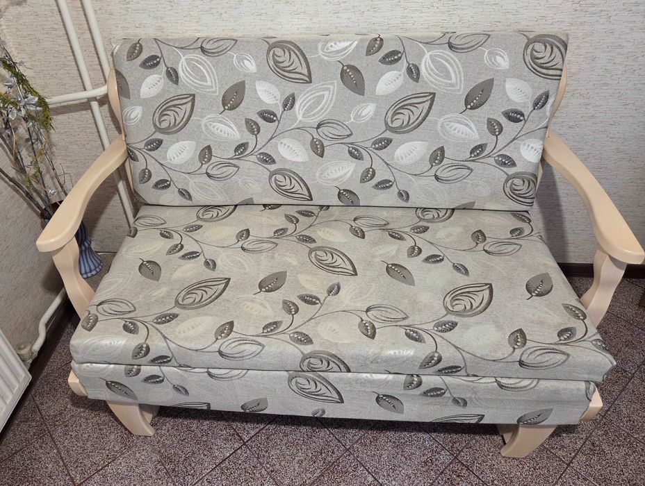 Продавам диванче