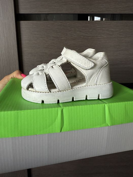 Сандали кожаные на девочку