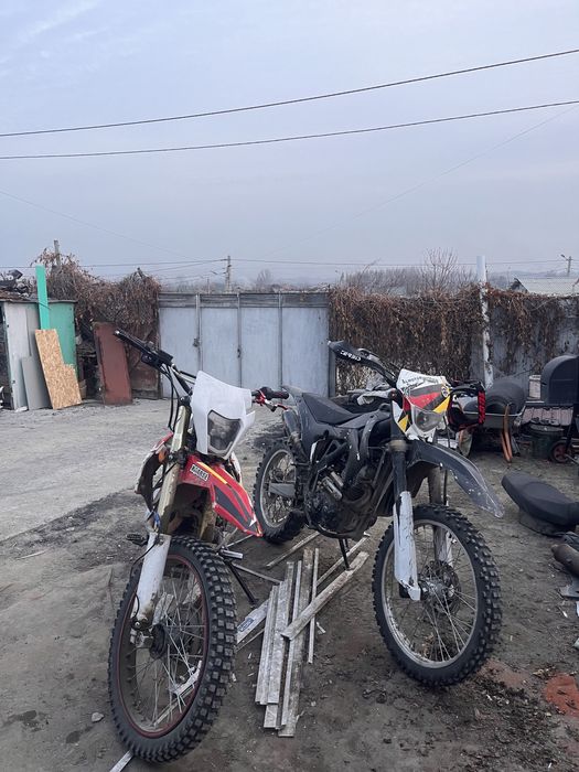 Продаются 2 кросача