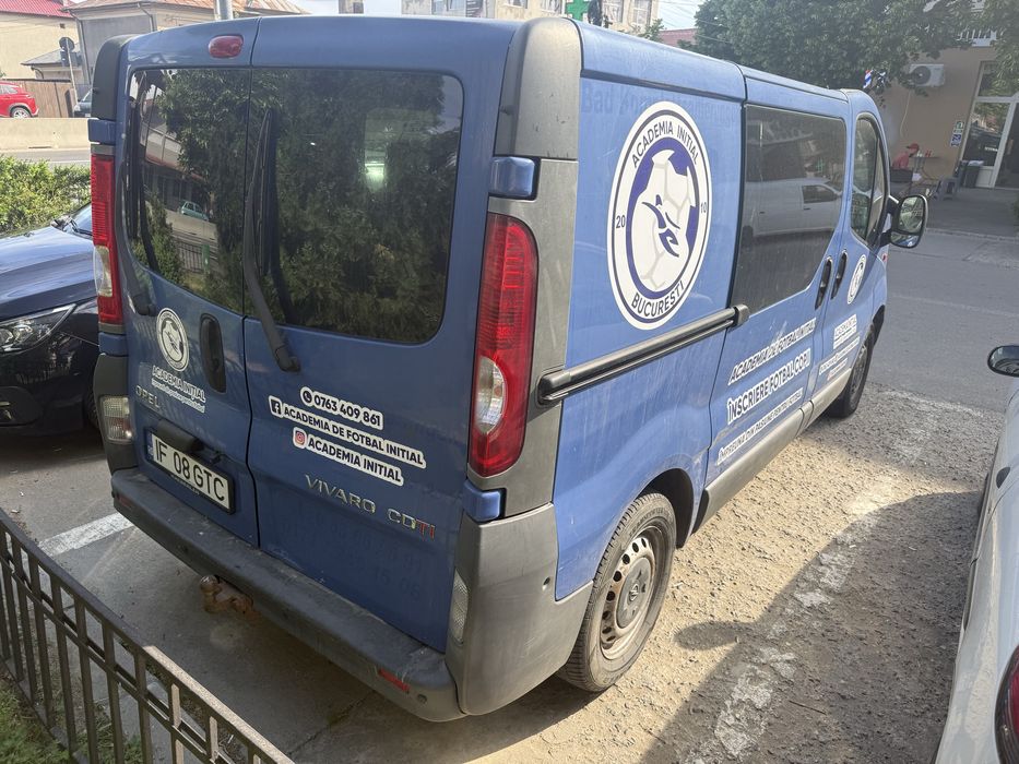 Opel vivaro 2.0 8+1