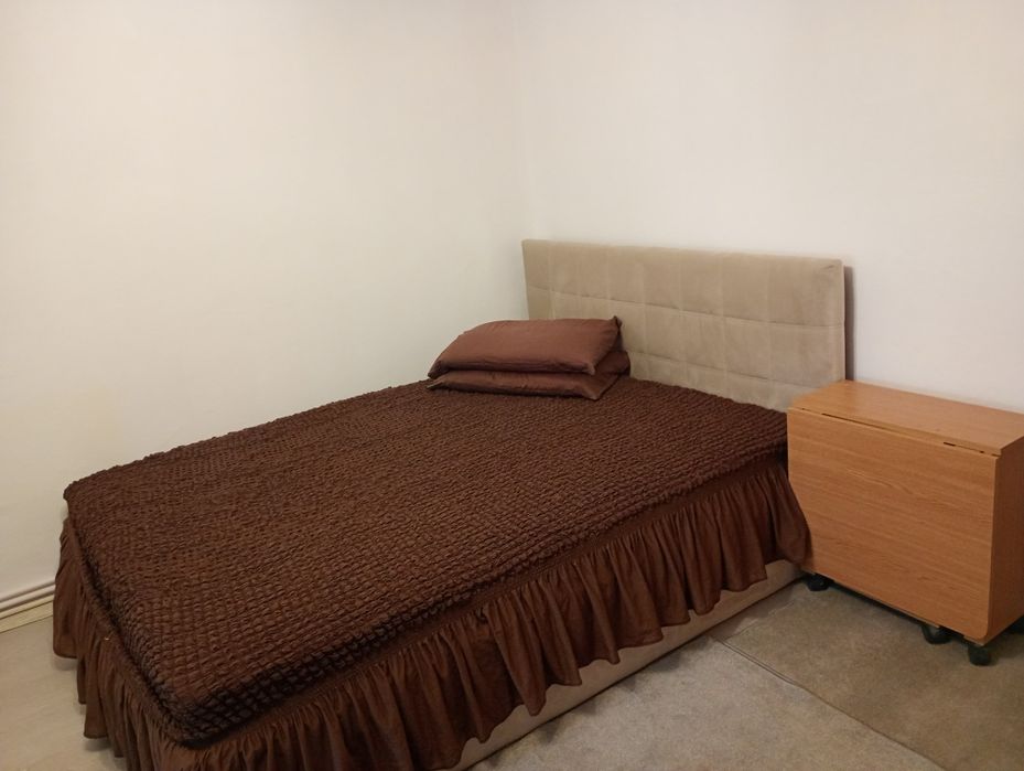 Închiriez ap 1 cameră zona mazepa 1