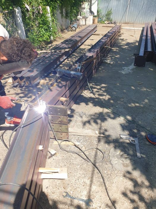 Confectionam structuri metalice in ateliere cu sudori profesionisti si