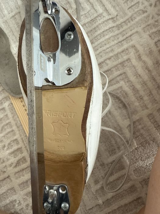 Продам профессиональные коньки