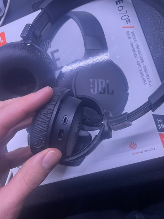 Слушалки JBL tune 670nc