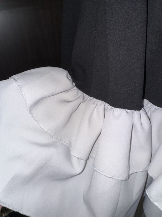 Къса рокля с буфан ръкави