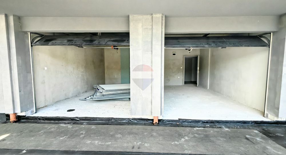 Две партерни съседни гаражни клетки за продажба, кв.Аспарухово, гр.Ва